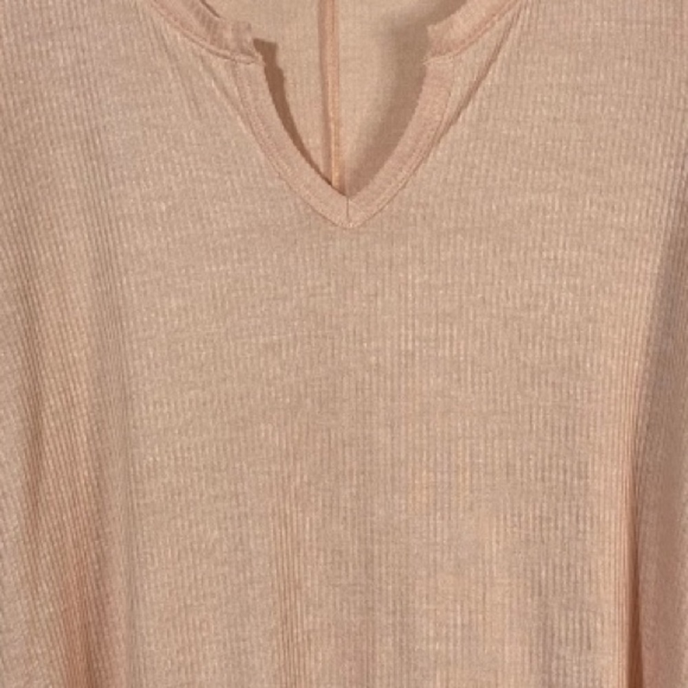 Hollister Light Pink Ribbed Long Sleeve Split V-Neck T-Shirt Women’s Size Medium - Picture 3 of 8